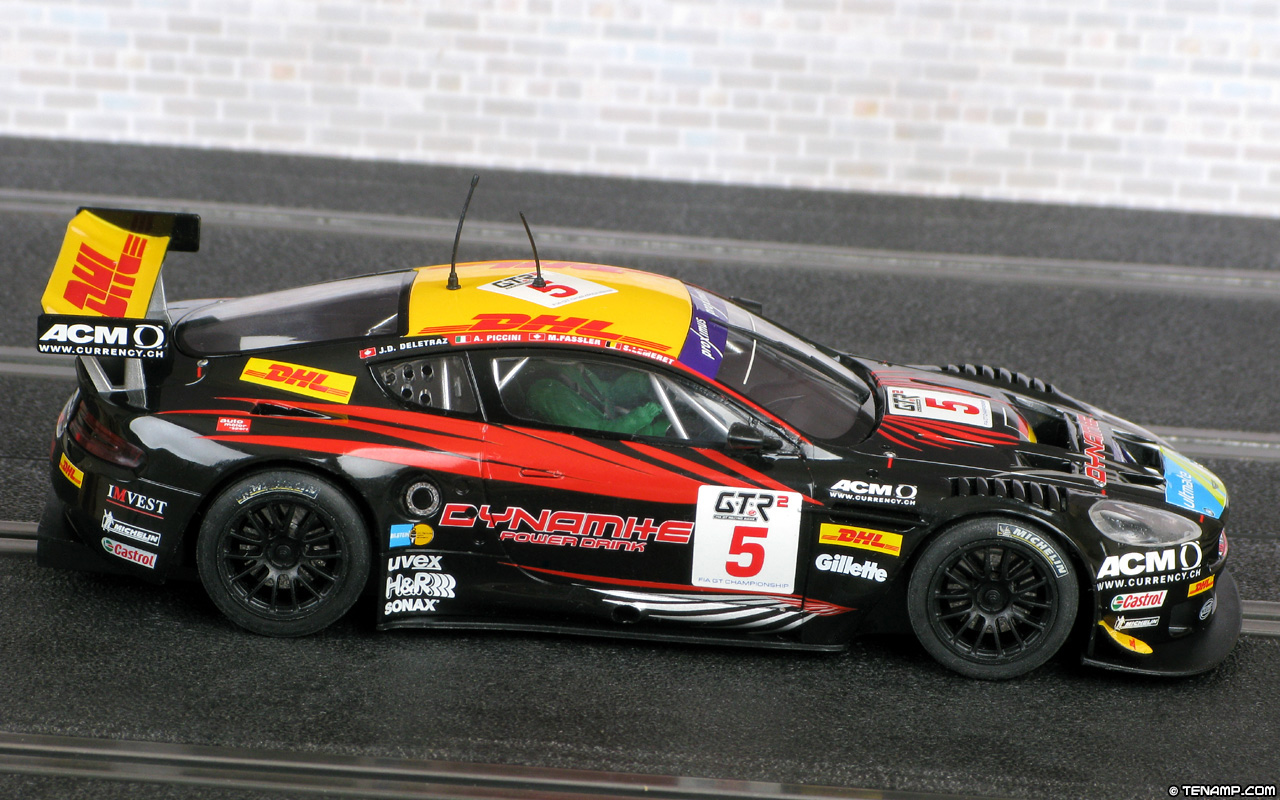 ミニカー ASTON MARTIN DBR9 007 Scalextric Amazon.com: Scalextric Aston Martin DBR9 ROFGO Gulf Edition