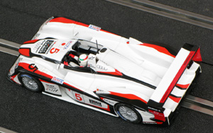 SCX 61700 Audi R8 - #5 Casio. Winner, Le Mans 24hrs 2004. Rinaldo Capello / Tom Kristensen / Seiji Ara - 08